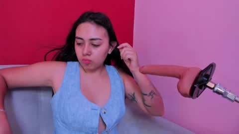 rose_smitth online show from April 12, 2026, 6:57 pm