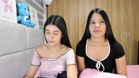 Snapshot of roseandmiah chatting on April 23, 2026, 3:08 am Rose y Miah online show from April 23, 2026, 3:08 am