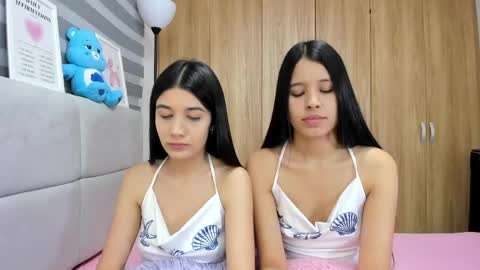 Snapshot of roseandmiah chatting on May 6, 2026, 3:13 am Rose y Miah online show from May 6, 2026, 3:13 am