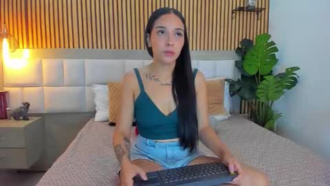 roseaurora online show from November 1, 2025, 12:51 pm