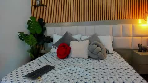 roseaurora online show from November 18, 2025, 12:53 pm