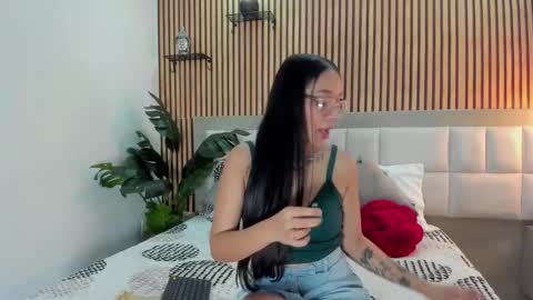 roseaurora online show from December 3, 2025, 12:36 pm