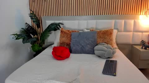 roseaurora online show from January 8, 2026, 1:02 pm