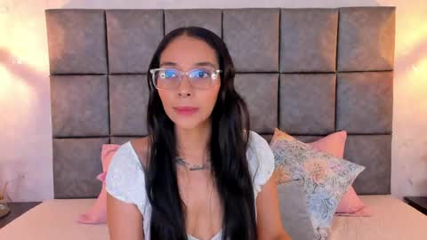 Snapshot of roseaurora chatting on June 8, 2026, 10:37 am roseaurora online show from June 8, 2026, 10:37 am