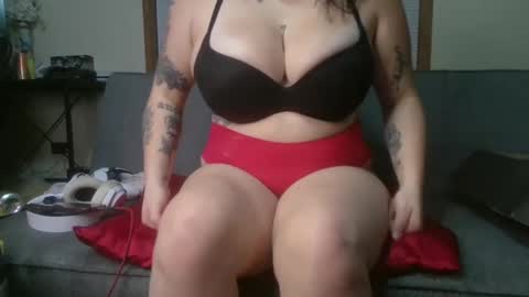 Snapshot of rosebbyxx chatting on October 4, 2025, 6:22 am rosebbyxx online show from October 4, 2025, 6:22 am