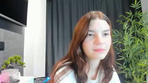Snapshot of roseblanche2k chatting on August 3, 2026, 10:02 pm Florin online show from August 3, 2026, 10:02 pm