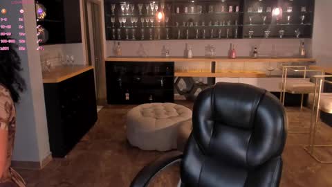 Rose  online show from February 19, 2025, 7:59 pm