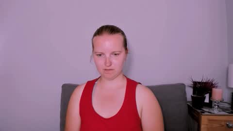 Snapshot of rosehypnotic chatting on June 1, 2026, 5:25 pm Rose online show from June 1, 2026, 5:25 pm