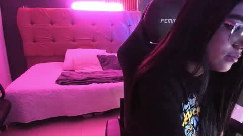 roseliin online show from November 14, 2025, 12:04 pm