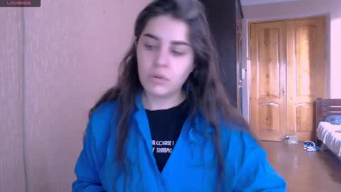 Snapshot of roselina_ chatting on January 5, 2025, 5:51 am Rose online show from January 5, 2025, 5:51 am