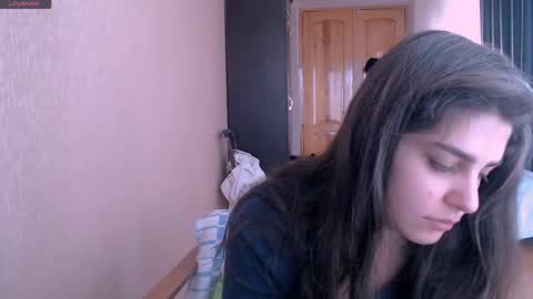 Snapshot of roselina_ chatting on March 11, 2025, 6:10 am Rose online show from March 11, 2025, 6:10 am