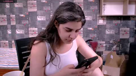 Snapshot of roselina_ chatting on September 18, 2025, 8:49 am Rose online show from September 18, 2025, 8:49 am