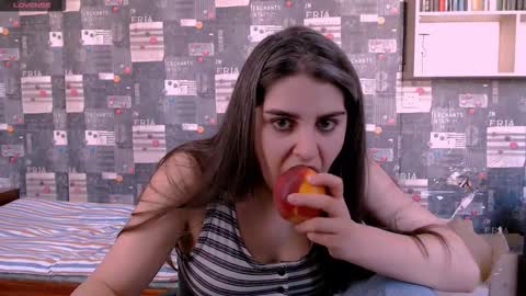 Snapshot of roselina_ chatting on September 22, 2025, 9:55 am Rose online show from September 22, 2025, 9:55 am