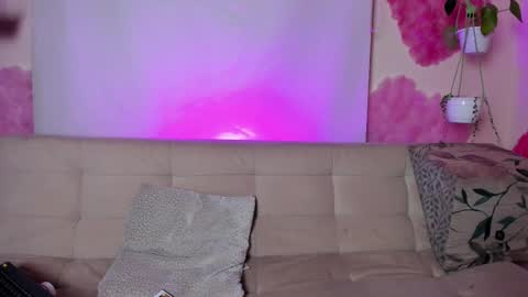 Snapshot of roselinedior chatting on February 17, 2025, 5:53 pm Lyla OF roselinedior online show from February 17, 2025, 5:53 pm