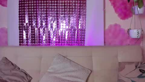 Snapshot of roselinedior chatting on February 18, 2025, 5:10 pm Lyla OF roselinedior online show from February 18, 2025, 5:10 pm