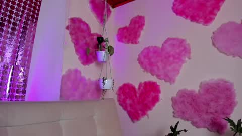 Snapshot of roselinedior chatting on February 18, 2025, 8:14 pm Lyla OF roselinedior online show from February 18, 2025, 8:14 pm