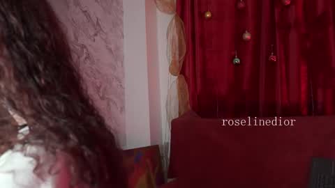 Snapshot of roselinedior chatting on December 17, 2025, 8:15 pm Lyla OF roselinedior online show from December 17, 2025, 8:15 pm