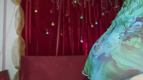 Snapshot of roselinedior chatting on December 22, 2025, 2:14 pm Lyla OF roselinedior online show from December 22, 2025, 2:14 pm