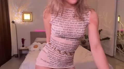 Roselyn  online show from March 5, 2026, 3:08 pm