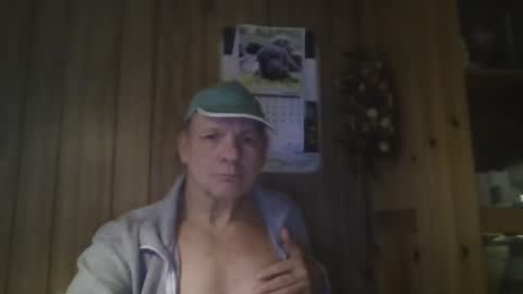 roses2u1958 online show from February 4, 2025, 7:51 am