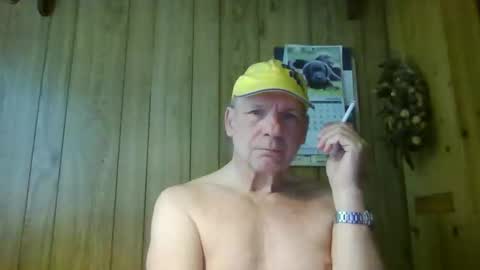 roses2u1958 online show from April 25, 2026, 7:33 am