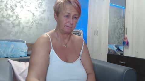 Lovepinklilly online show from January 2, 2025, 9:39 pm