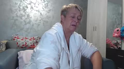 Lovepinklilly online show from November 6, 2025, 5:25 pm