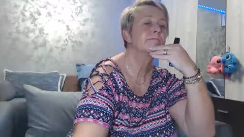 Lovepinklilly online show from November 28, 2025, 5:59 pm