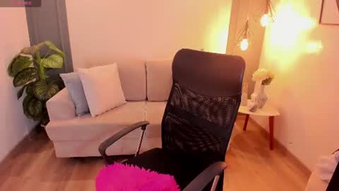 Snapshot of rosetaylorla chatting on July 24, 2026, 12:25 pm Rose Taylor online show from July 24, 2026, 12:25 pm