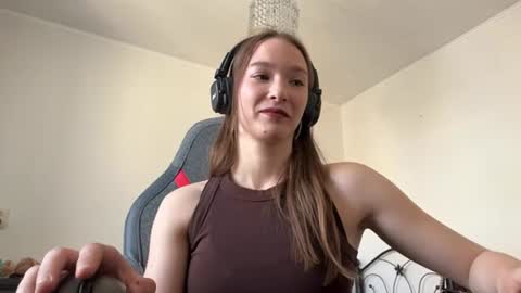 Snapshot of rosettadingson chatting on June 16, 2026, 10:18 am Rina online show from June 16, 2026, 10:18 am