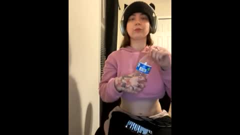 roseyla1 online show from February 8, 2026, 2:59 am