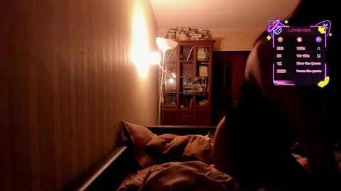 Roshelle online show from October 27, 2025, 5:06 pm