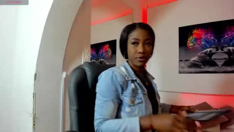 rosi_cooper online show from February 12, 2025, 10:35 am