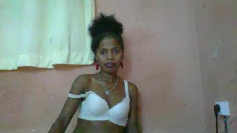 Snapshot of rosiahot1 chatting on March 10, 2025, 12:40 am rosia online show from March 10, 2025, 12:40 am