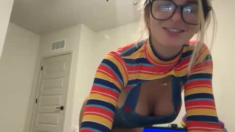 Rosie  online show from October 22, 2025, 1:06 am