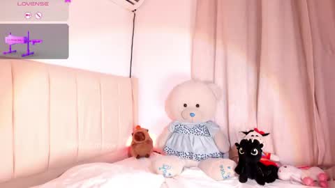 Snapshot of ross_meow chatting on May 4, 2026, 1:56 am ross_meow online show from May 4, 2026, 1:56 am