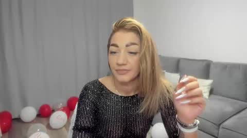 Snapshot of rossana_doll chatting on February 16, 2026, 5:47 am Rossa online show from February 16, 2026, 5:47 am