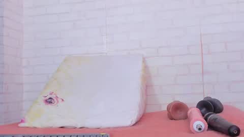 rosse_thompson11 online show from January 28, 2025, 7:21 pm