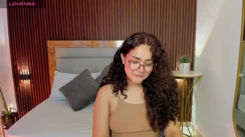 rossie_lanie_ online show from April 9, 2026, 7:30 pm