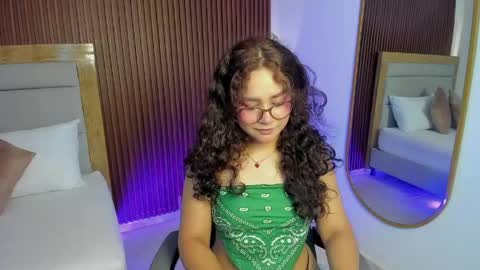 rossie_lanie_ online show from April 21, 2026, 7:39 pm