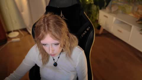 rosy_petal online show from September 11, 2025, 11:05 pm