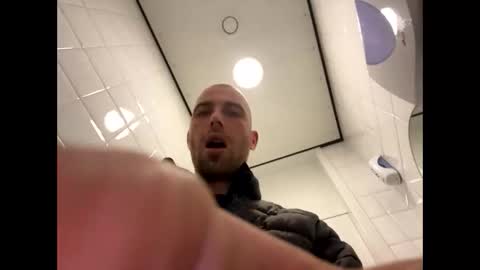 rotteei1 online show from October 13, 2025, 11:21 am