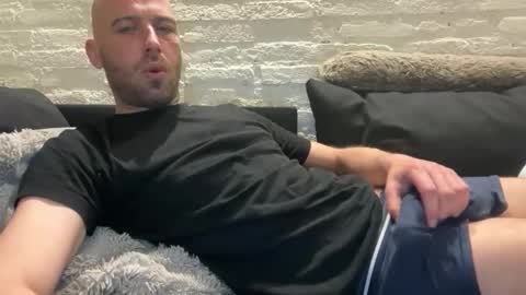 rotteei1 online show from April 20, 2026, 3:42 am