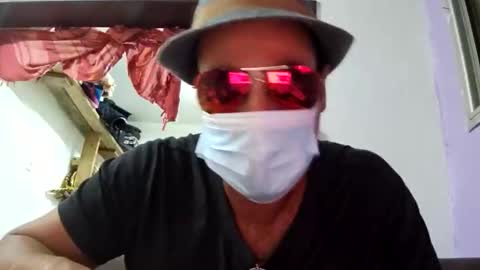 Snapshot of round1fiight chatting on October 15, 2025, 7:14 pm round1fiight online show from October 15, 2025, 7:14 pm