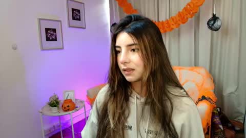 Snapshot of rousee_v chatting on October 22, 2025, 12:27 pm Rousee online show from October 22, 2025, 12:27 pm