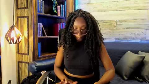 rouselux online show from February 23, 2026, 8:06 pm