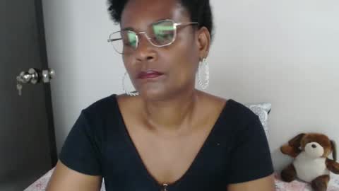 luxa online show from February 4, 2025, 1:06 pm