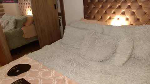 Rouss marie henao  online show from March 8, 2025, 10:45 pm