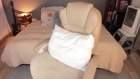 Rouss marie henao  online show from September 24, 2025, 9:01 am