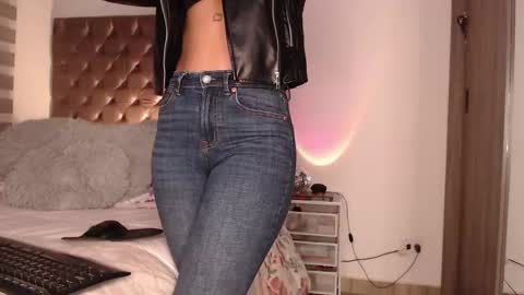 Rouss marie henao  online show from April 18, 2026, 10:08 am